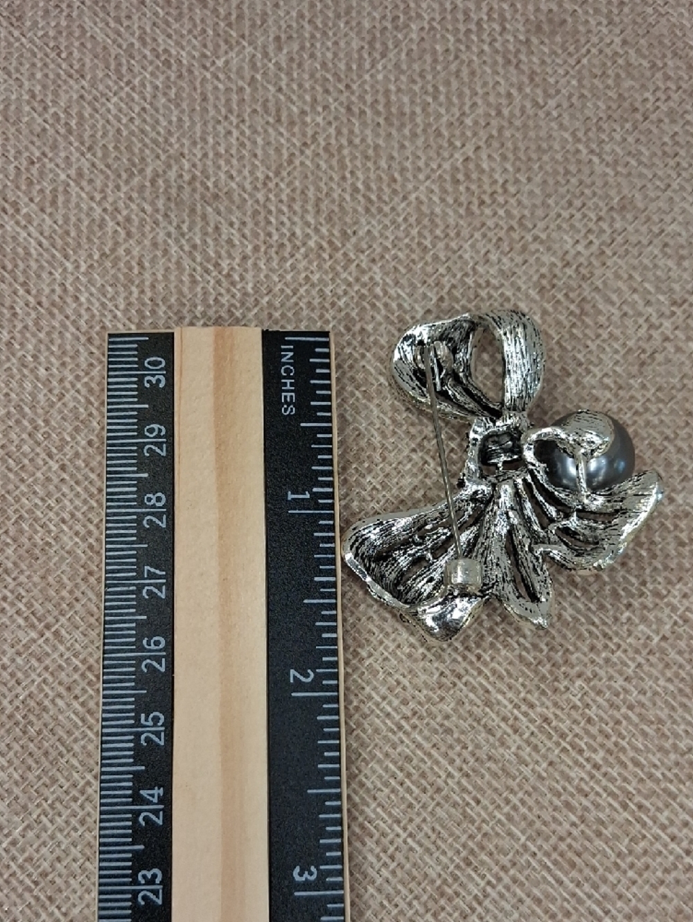 Silver Tone Bow Pearl Rhinestone Brooch Gray Faux Pearl Statement Pin One Size - Picture 5 of 6